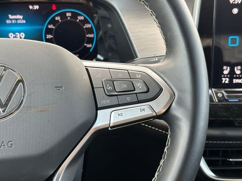 Used 2025 Volkswagen Atlas Cross Sport SE image 19