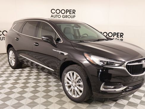 Used 2020 Buick Enclave Essence image 1