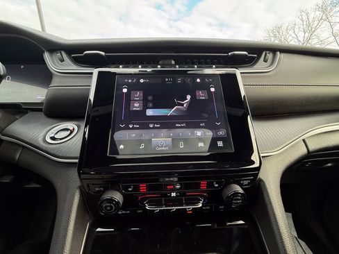 Used 2024 Jeep Grand Cherokee Altitude image 27