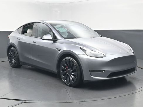 Used 2024 Tesla Model Y Performance AWD/4WD image 2