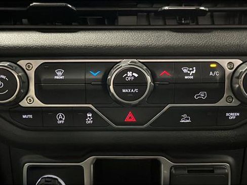 Used 2024 Jeep Wrangler Sport AWD/4WD image 17