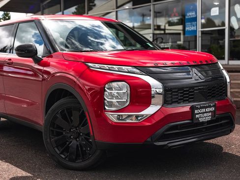 New 2026 Mitsubishi Outlander LE AWD/4WD image 3