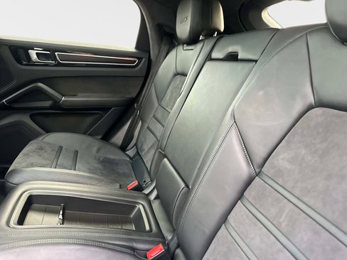 Used 2022 Porsche Cayenne GTS image 12