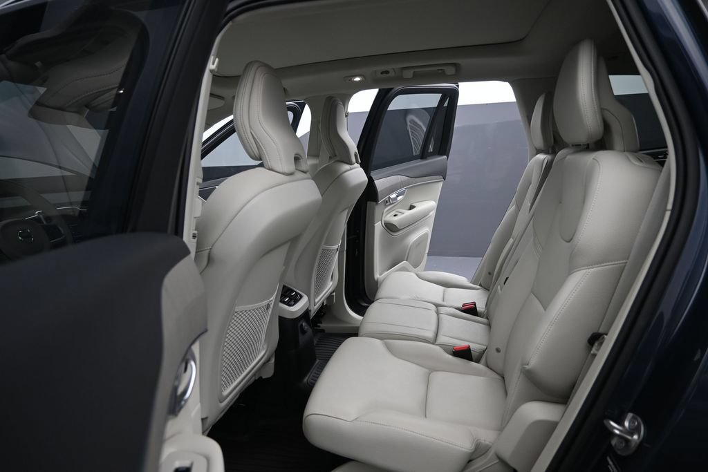 Certified 2025 Volvo XC90 T8 Plus w/ Protection Package Premier AWD/4WD image 21