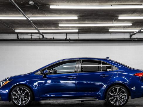 Used 2020 Toyota Corolla XSE FWD image 2
