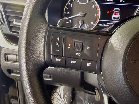 Used 2023 Nissan Rogue SV image 14