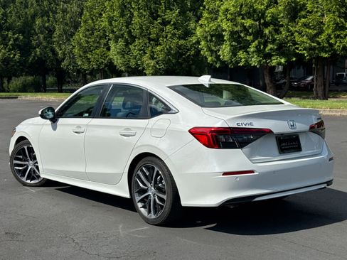 Used 2023 Honda Civic Touring image 5