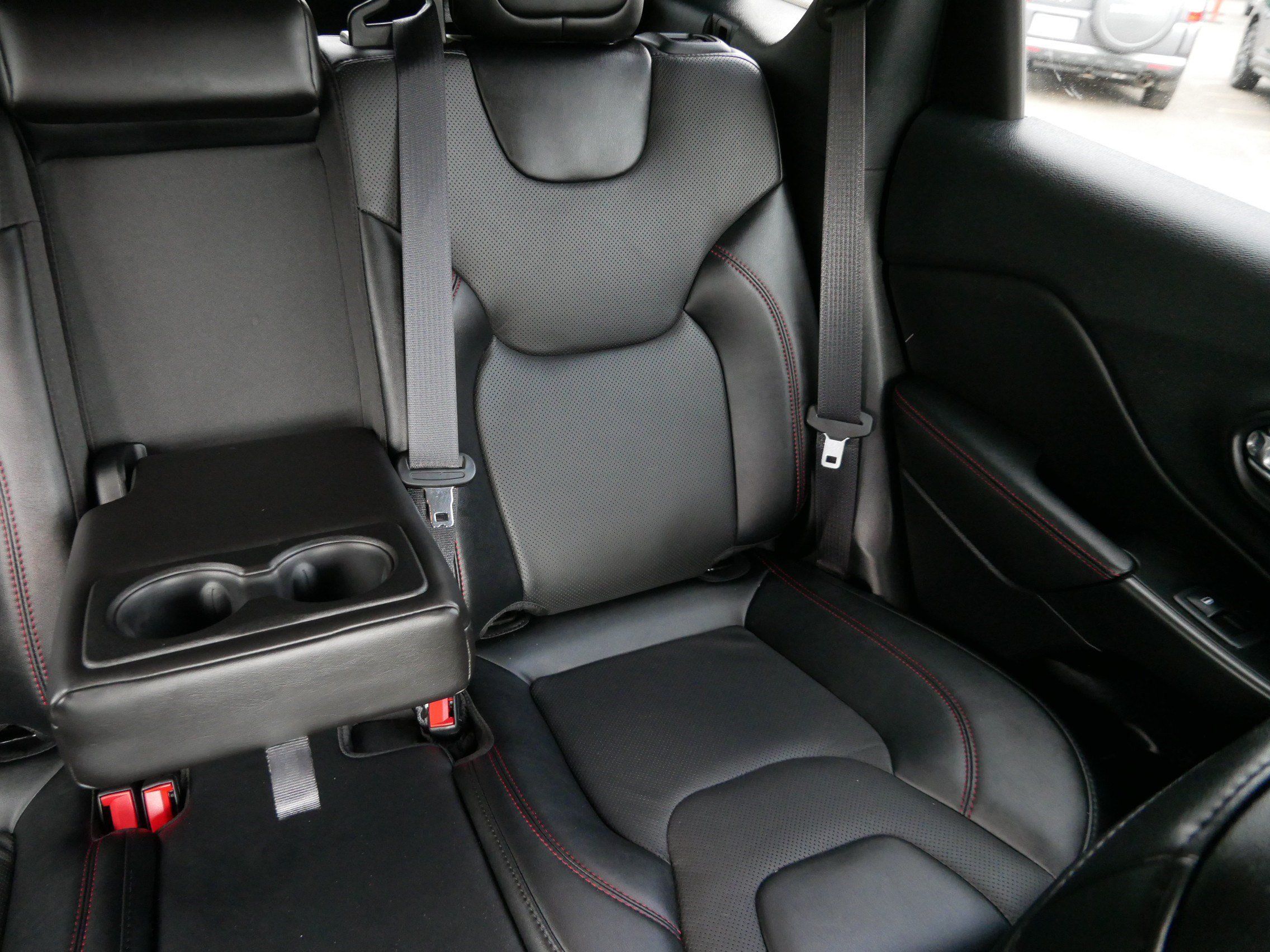 Used 2022 Jeep Cherokee Trailhawk w/ Premium Leather Package AWD/4WD image 14