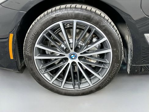 Used 2023 BMW 530e w/ Convenience Package image 32