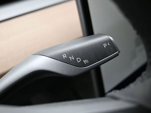 Used 2023 Tesla Model 3 Standard Range image 18