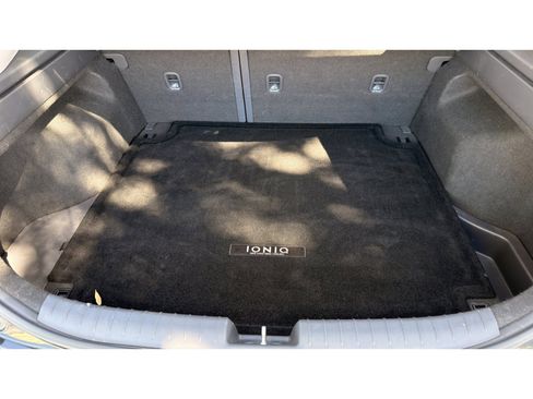 Used 2020 Hyundai Ioniq SE image 26