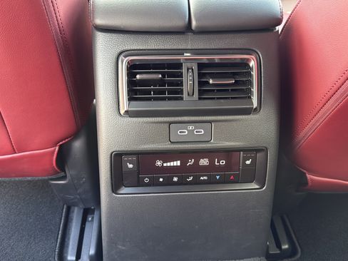 Certified 2025 MAZDA CX-70 Plug-In Hybrid w/ Premium Plus AWD/4WD image 17