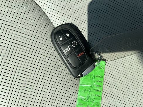 Used 2019 Jeep Cherokee Limited AWD/4WD image 33