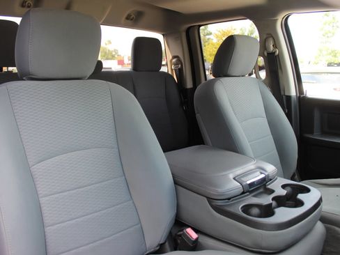 Used 2018 RAM 1500 Express RWD image 26