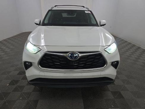 Used 2023 Toyota Highlander Limited image 2