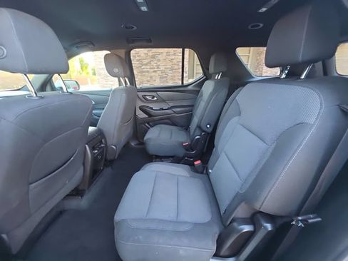 Used 2022 Chevrolet Traverse LT FWD image 23