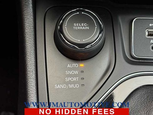 Used 2019 Jeep Cherokee Limited w/ Technology Group AWD/4WD image 35