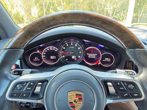 Certified 2023 Porsche Cayenne Platinum Edition AWD/4WD image 10