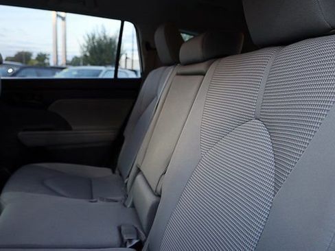 Used 2023 Toyota Highlander L image 22