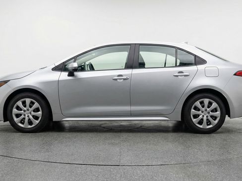 Used 2025 Toyota Corolla LE FWD image 5