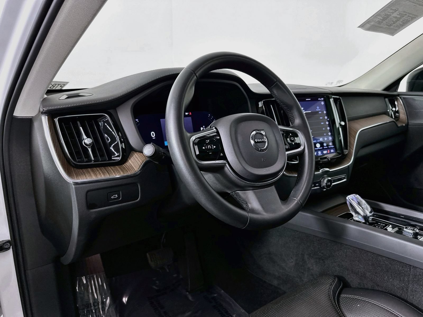 Used 2023 Volvo XC60 B6 Ultimate AWD/4WD image 9