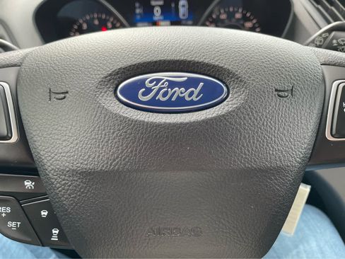 Used 2018 Ford Escape SE w/ Ford Safe & Smart Package image 16