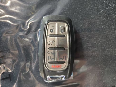 Used 2024 Chrysler Pacifica Touring-L FWD image 37