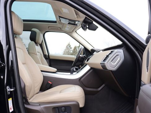 Used 2020 Land Rover Range Rover Sport SE image 20