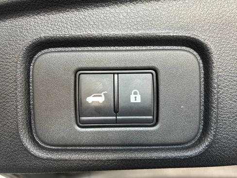 Used 2025 Nissan Pathfinder SV FWD image 12
