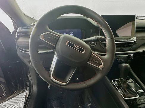 Certified 2025 Jeep Compass Trailhawk w/ Trailhawk Elite Group image 19