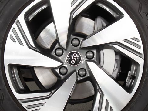 Certified 2025 Audi Q6 e-tron Premium Plus w/ Premium Plus AWD/4WD image 5