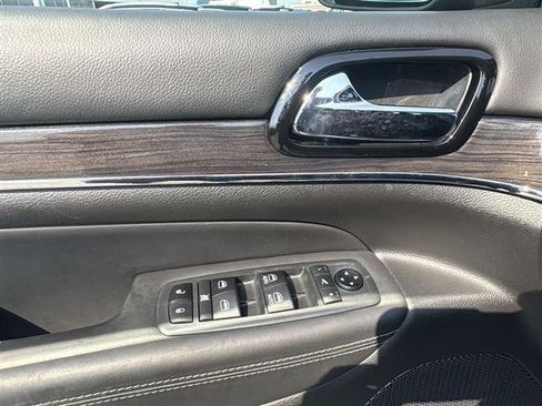 Used 2021 Jeep Grand Cherokee Overland AWD/4WD image 24