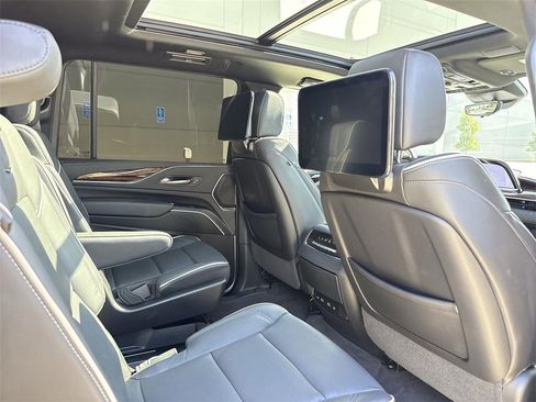 Used 2024 Cadillac Escalade ESV Premium Luxury image 27