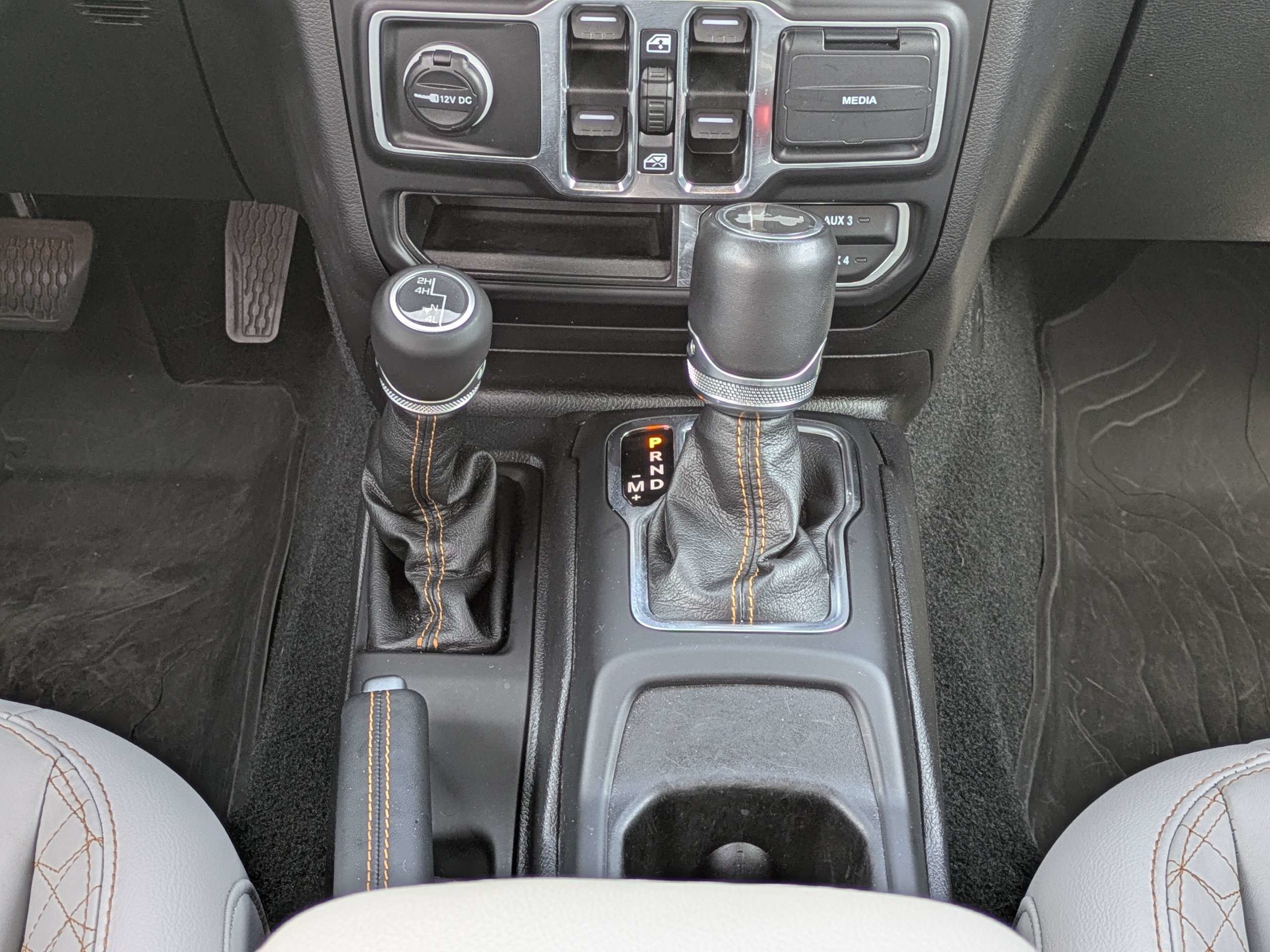 Used 2023 Jeep Wrangler Unlimited Sahara AWD/4WD image 17
