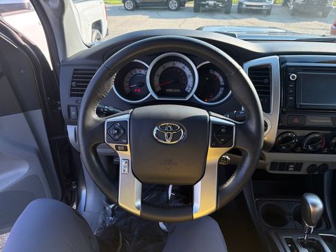 Used 2015 Toyota Tacoma 4x4 Double Cab w/ TRD Sport Package image 17