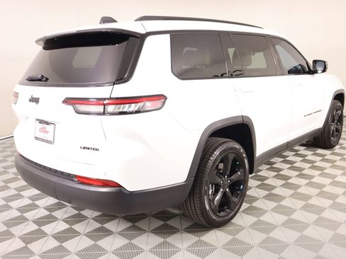 Used 2025 Jeep Grand Cherokee L Limited w/ Black Appearance Package image 24