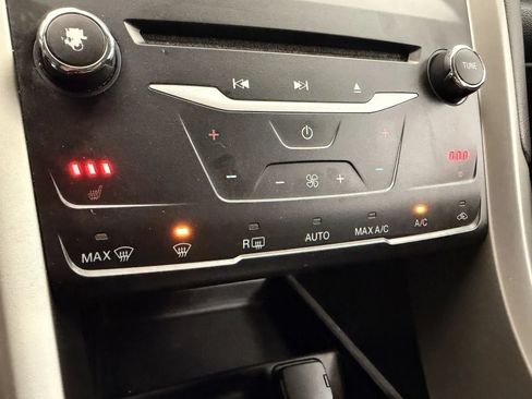 Used 2013 Ford Fusion SE FWD image 18