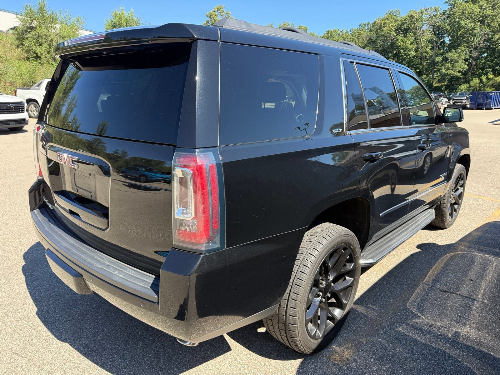 Used 2020 GMC Yukon SLT w/ Premium Edition AWD/4WD image 2
