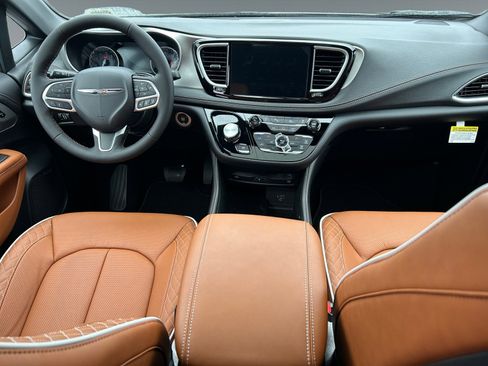 New 2026 Chrysler Pacifica Pinnacle image 10