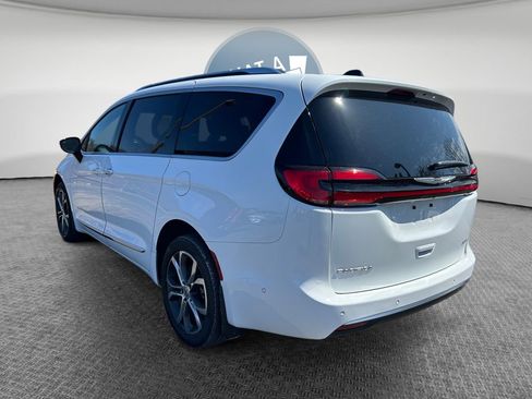 Certified 2023 Chrysler Pacifica Pinnacle AWD/4WD image 6