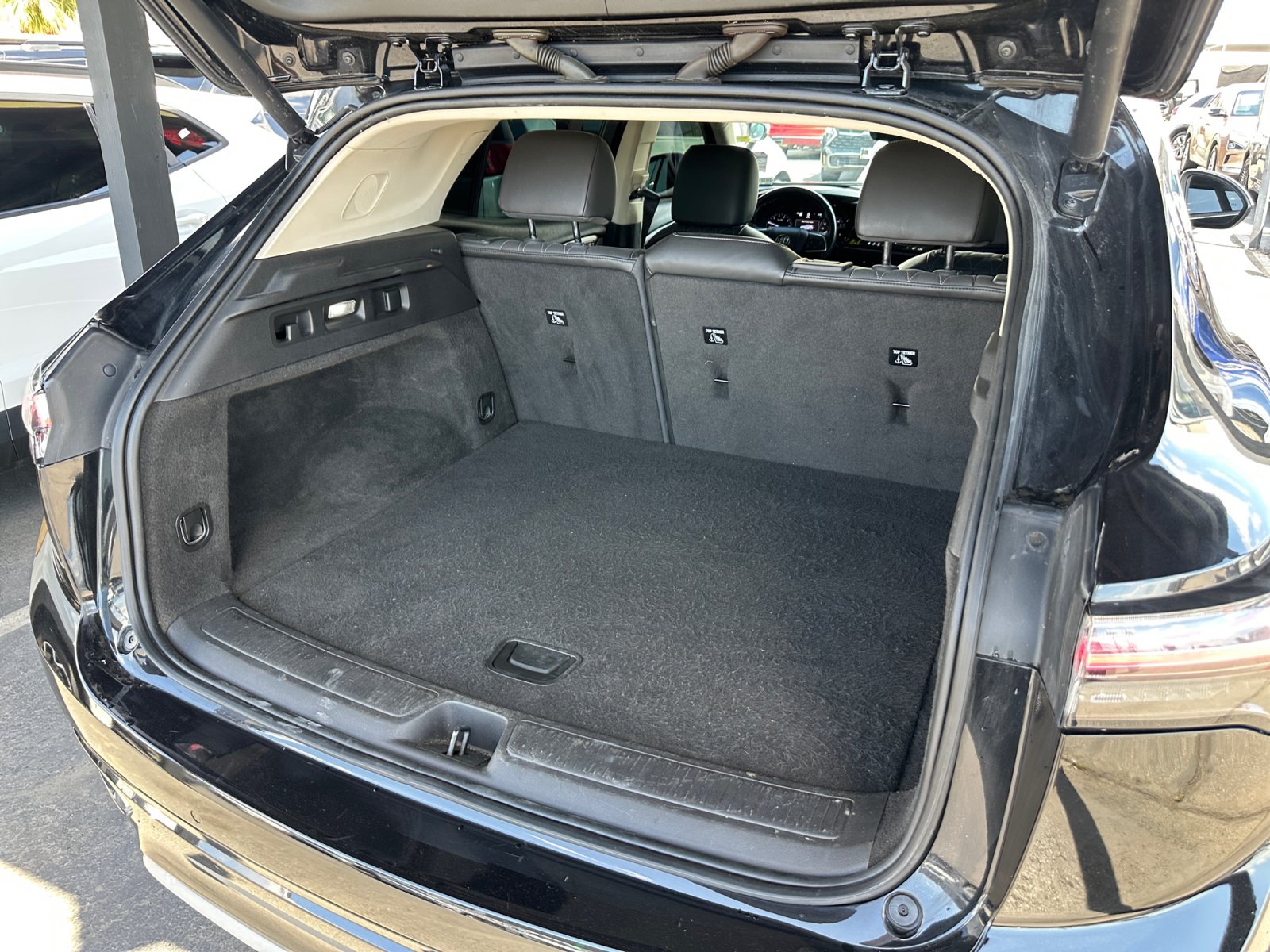 Used 2022 Buick Envision Avenir w/ Technology Package II FWD image 25