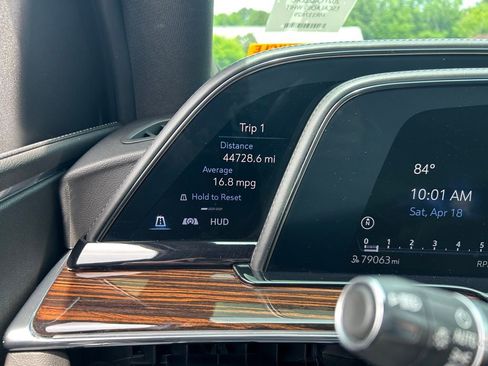 Used 2021 Cadillac Escalade Premium Luxury RWD image 27