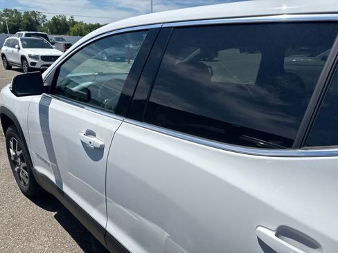Used 2021 GMC Acadia SLE w/ LPO, Floor Liner Package AWD/4WD image 19