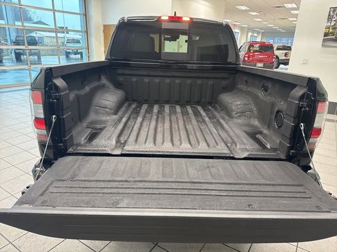 Used 2025 Nissan Frontier SV image 17