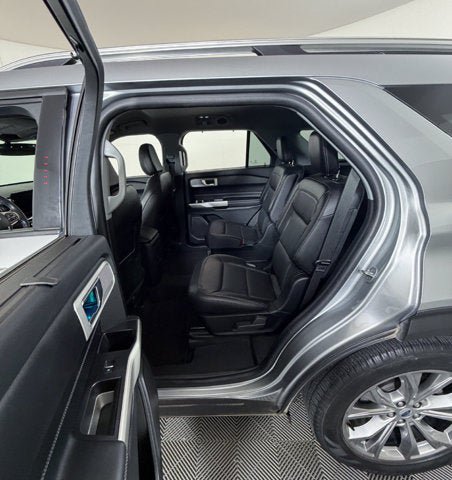 Used 2022 Ford Explorer Limited w/ Equipment Group 301A RWD image 10