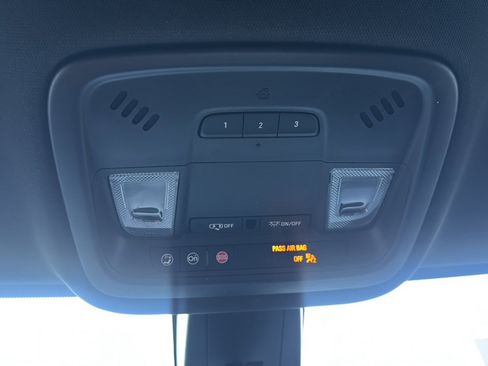 Used 2023 Chevrolet Traverse LT FWD image 42