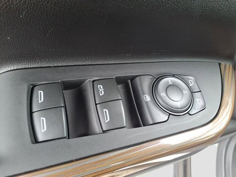 Used 2023 GMC Acadia SLE image 15