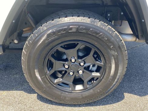 Used 2022 Jeep Gladiator Sport AWD/4WD image 14