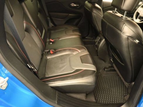 Used 2022 Jeep Cherokee Trailhawk w/ Premium Leather Package AWD/4WD image 10