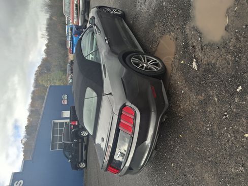 Used 2017 Ford Mustang Premium RWD image 5